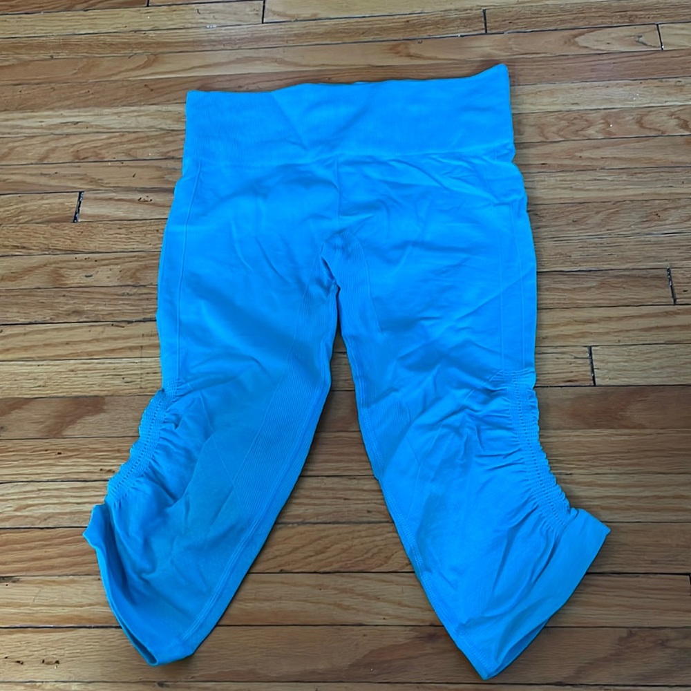 Lululemon teal cropped leggings. Size 4